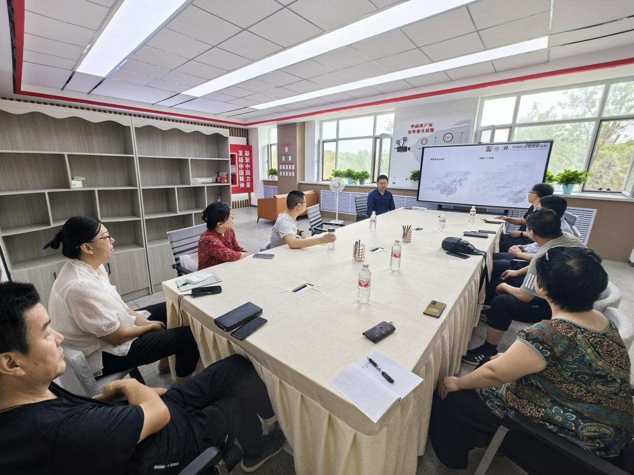 复旦大学杨霄副研究员应邀为中华民族共同体理论与实践研究中心作专题讲座