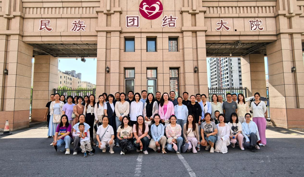 马克思主义学院机关党支部、马中化党支部与计财处党支部共同举办“同心粽享端午情 石榴花开筑梦行” 主题党...